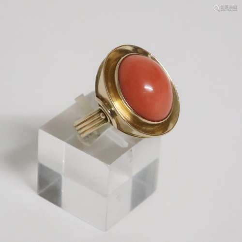 Ladies ring with coral cabochon