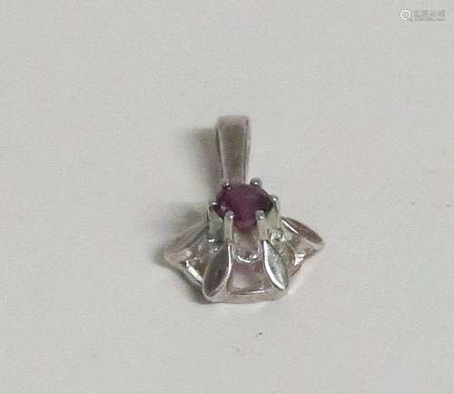 Small pendant with small ruby