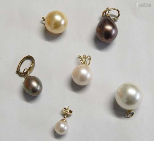 Convolute 5 pendants with different pearls and 1 ear stud wi...