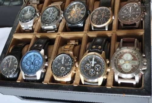Convolute 10 Fossil men's wristwatches in collector's box