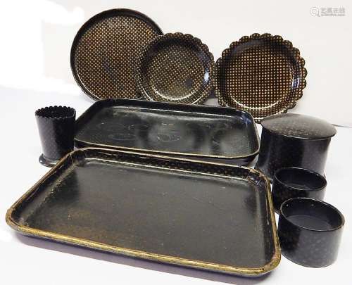 Mixed lot of lacquer work:2 napkin rings,1 small cup(damaged...