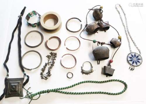 Conflict 14 jewelry objects, partly African arts and crafts,...