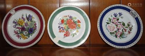 Convolute 3 collection plates with floral decor,different ma...
