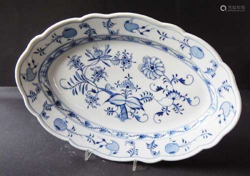 Oval plate,porcelain city of Meissen,decor onion pattern,res...