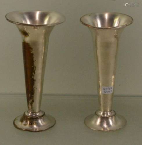 2 different height trumpet vases(H:16