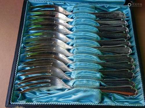 Set of 11 cake forks