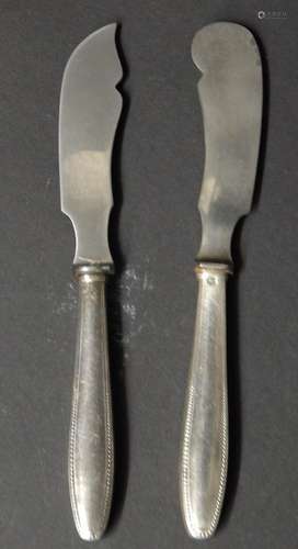 Serving cutlery with beaded rim