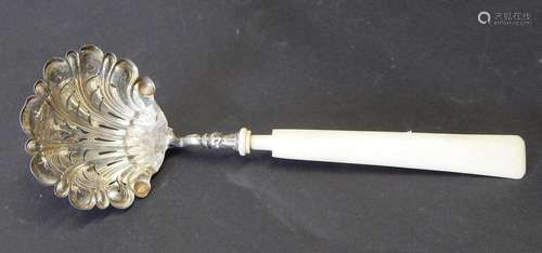 Tea/sugar spoon with leg handle