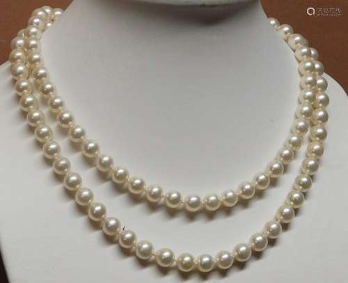 Cultured pearl necklace with 585 white gold clasp