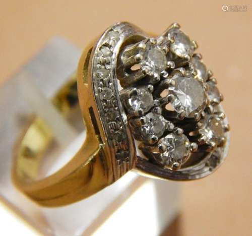 Ladies ring with 9 large and 14 small brilliants
