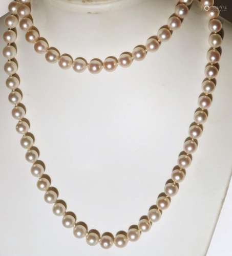Pearl necklace with 585 white gold clasp with 6 brilliants