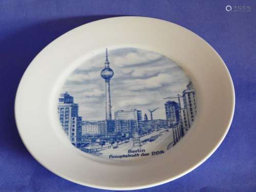 Collector's plate "Berlin capital of the GDR",bott...