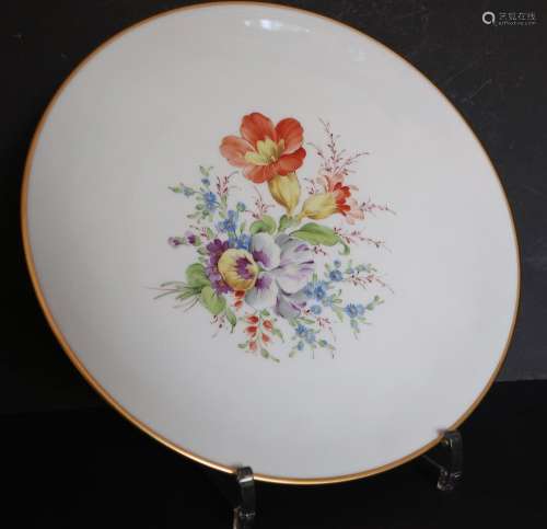 Wall plate with floral decoration