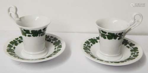 Convolute 2 demitasse cups with saucer