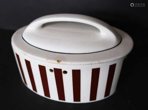 Oval lidded bowl