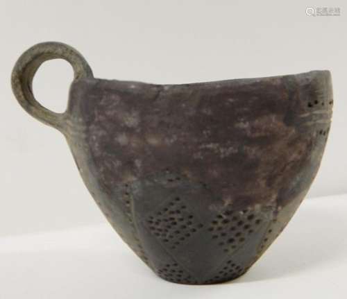 Band handle cup with lush pattern of dots and dashes
