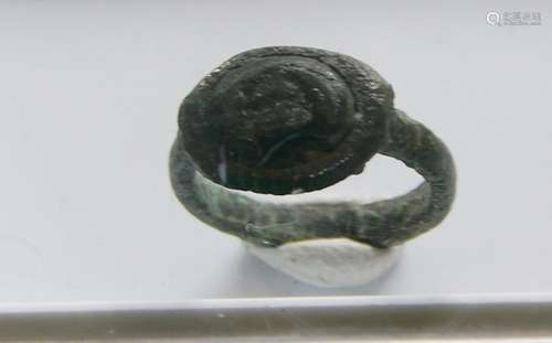 Roman ring with engraving
