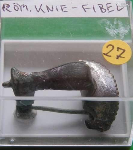 Roman knee brooch