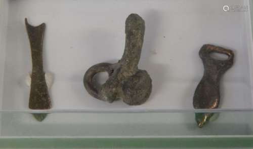 Convolute 3 Roman phallic amulets (ominous)