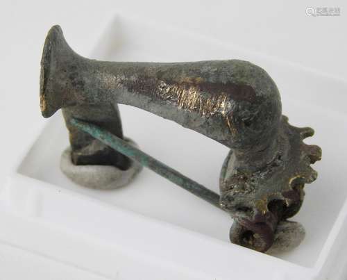 Roman knee brooch