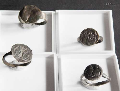 Convolute 4 medieval rings