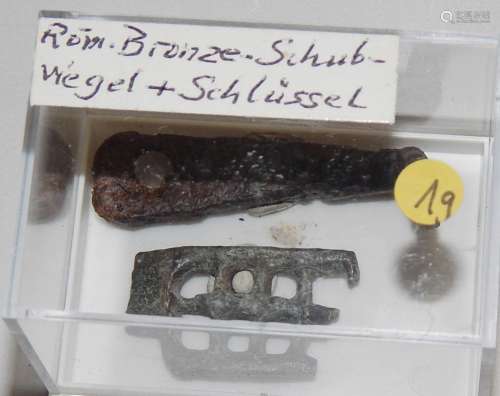 Roman bronze key with drawer bolt part