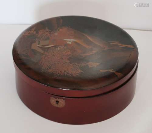 Large round lidded box