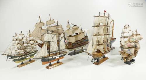 Convolute 8 aufgetarkelte model sailing ship