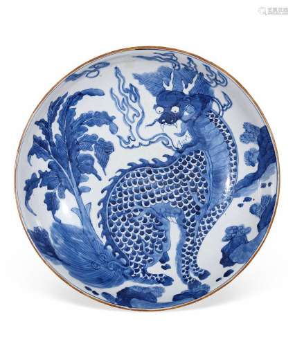 CHINESE PORCELAIN BLUE AND WHITE BEAST PLATE