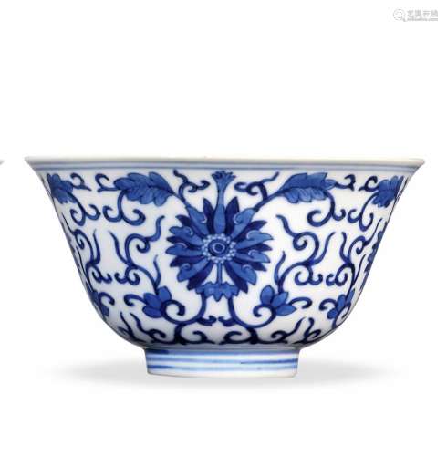 CHINESE PORCELAIN BLUE AND WHITE FLOWER BOWL