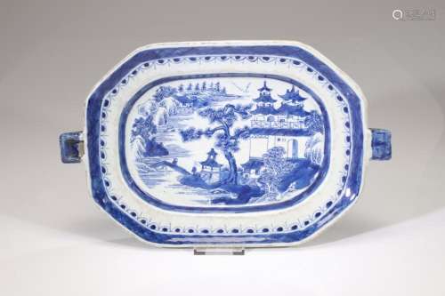AN EXPORT BLUE AND WHITE WARMING DISH