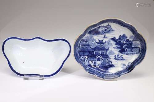 A SET OF TWO BLUE AND WHITE LOBED DISHES