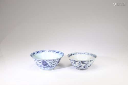 A SET OF TWO BLUE AND WHITE 'FLORAL' BOWLS,