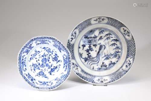 SET OF BLUE AND WHITE DISHES