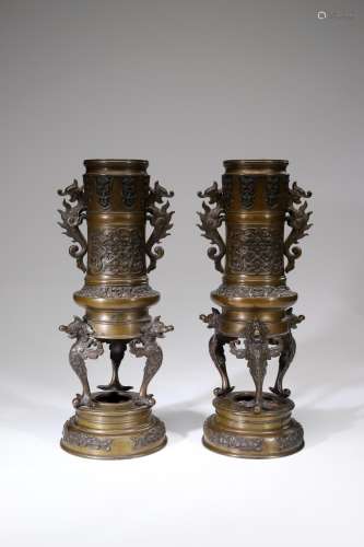 A PAIR OF 'SEAHORSE' VASES