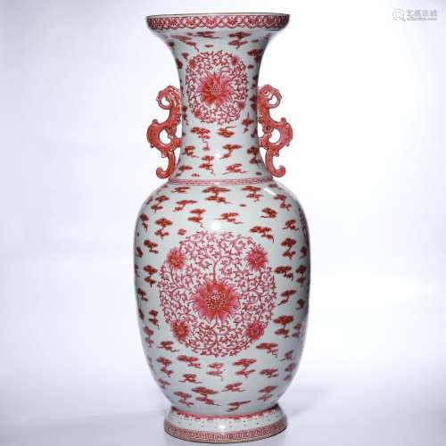 A LARGE RUBY-RED VASE.MARK OF JIAQING