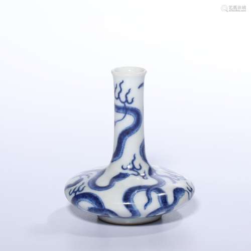 A BLUE AND WHITE 'DRAGON' VASE.MARK OF DAOGUANG