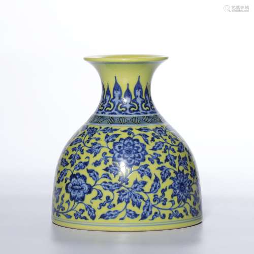 A YELLOW-GROUND BLUE AND WHITE VASE.JUN.MARK OF YONGZHENG