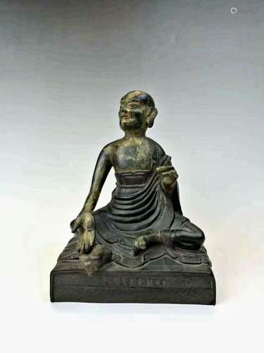 A GILT-BRONZE FIGURE OF LUOHAN.QING DYNASTY