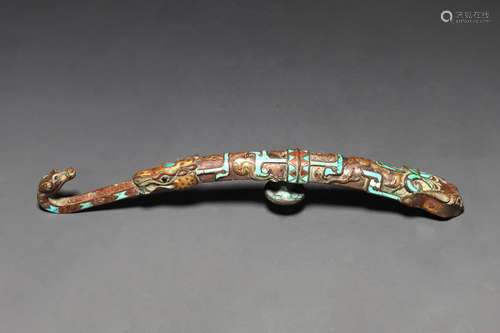 A SILVER-INLAID GILT BRONZE BELT-HOOK.HAN DYNASTY