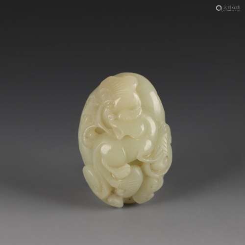 A CARVED JADE PENDANT.MING DYNASTY