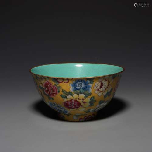 AN ENAMELLED BOWL.MARK OF YONGZHENG