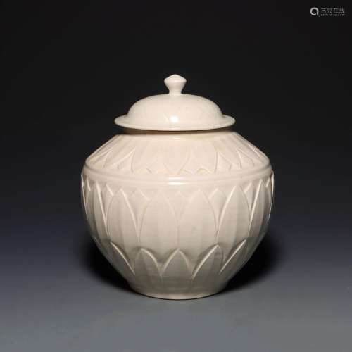 A DING YAO-GLAZED JAR AND COVER.SONG DYNASTY