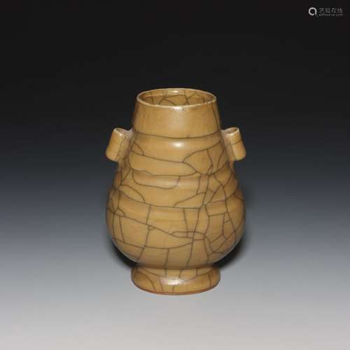 A GEYAO-GLAZED VASE.SONG DYNASTY