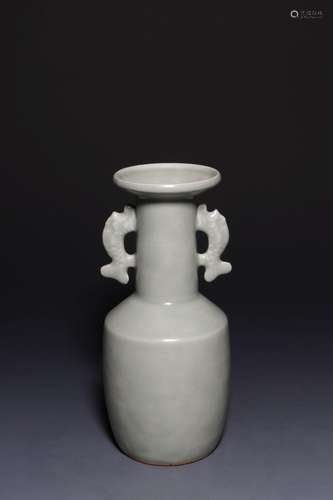 A LONGQUAN CELADON-GLAZED VASE.SONG DYNASTY