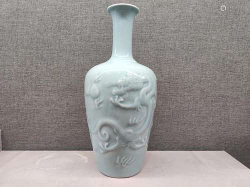 A CELADON-GLAZED 'DRAGON' VASE.MARK OF KANGXI