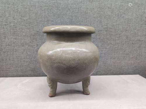 A YAOZHOU-GLAZED TRIPOD CENSER.SONG DYNASTY