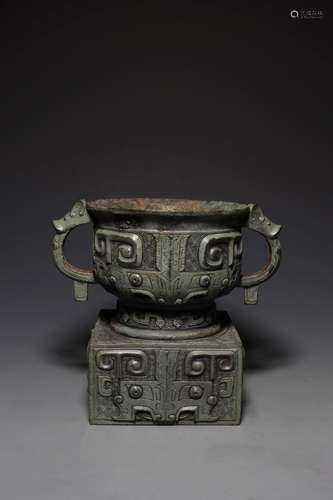 A BRONZE FOOD VESSEL.WESTERN ZHOU