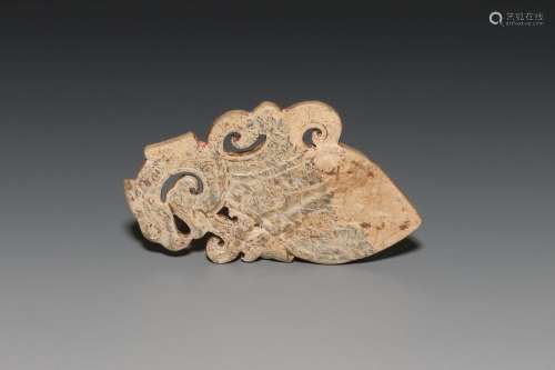 A CARVED JADE 'DRAGON' PENDANT.WARRING STATES PERIOD