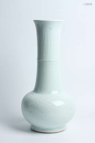 明 青白釉花卉直径瓶